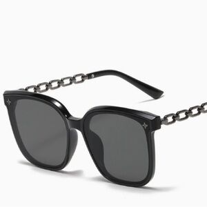 Women's Black Sunglasses with Chain-Link Temples
